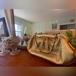 VINTAGE✨ Gold Metallic Purse with Chainlink Handle!